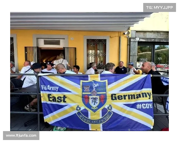 英超球迷看台热情四溢 揭示球迷文化与主场氛围的独特魅力